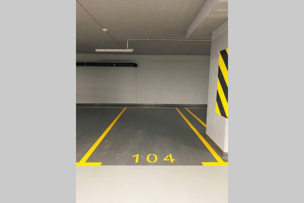 Exclusive 2br! Near City Center +netflix Appartement Warschau